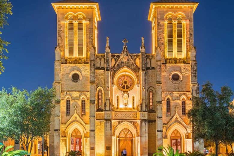 Tour nocturno en trolebús por San Antonio