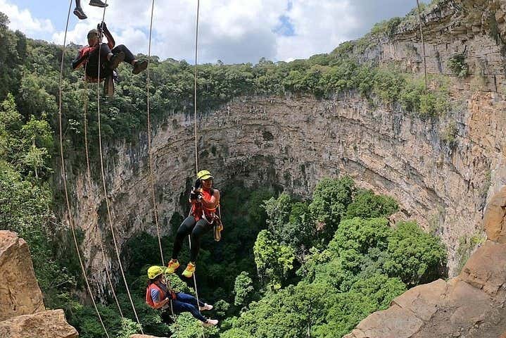 Excursión a la Sima de las Cotorras y la cascada El Aguacero