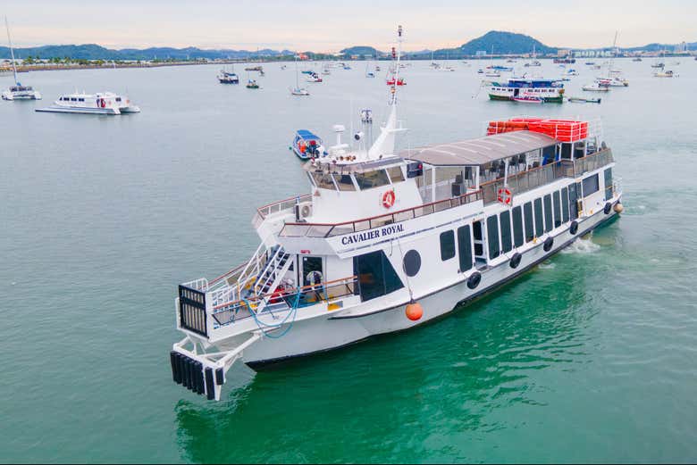 Paseo en barco por el Canal de Panamá y el lago Gatún