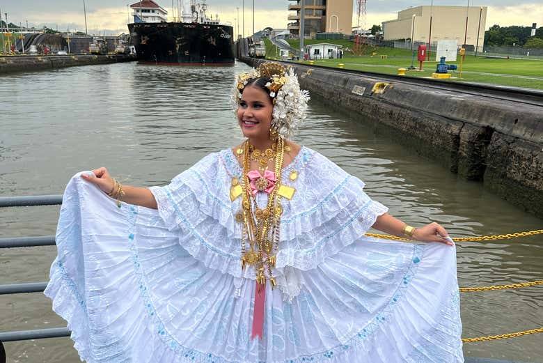 Paseo en barco por el Canal de Panamá y el lago Gatún