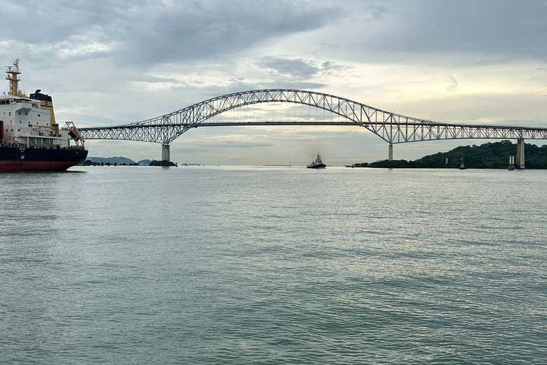 Paseo en barco por el Canal de Panamá y el lago Gatún
