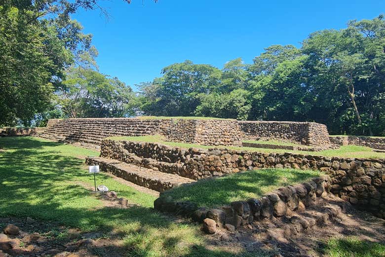 Excursión a Suchitoto y Cihuatán