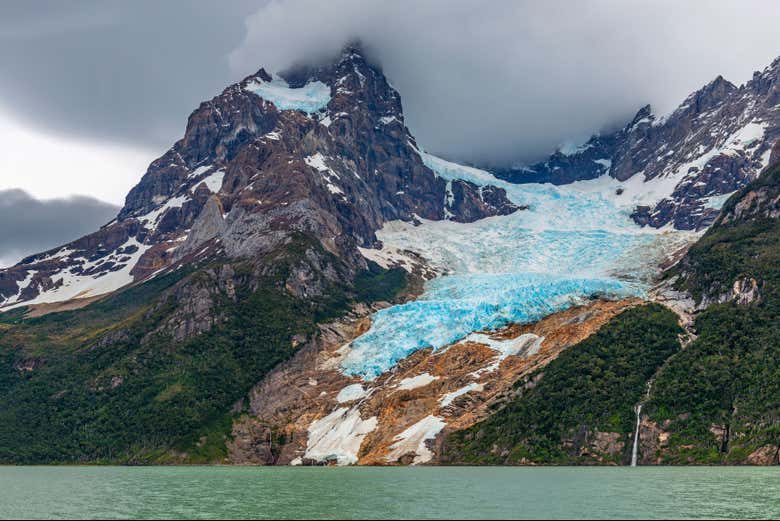 Excursión a los glaciares Balmaceda y Serrano en barco
