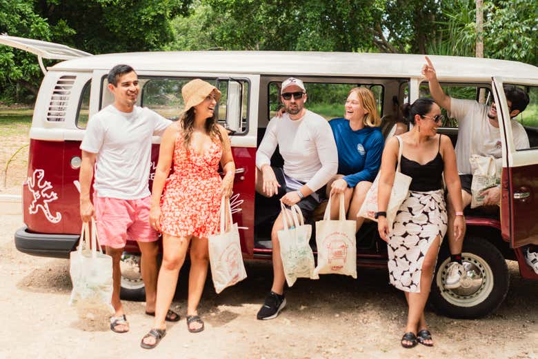 Tour por los cenotes de Valladolid en furgoneta clásica