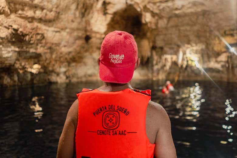Tour por los cenotes de Valladolid en furgoneta clásica