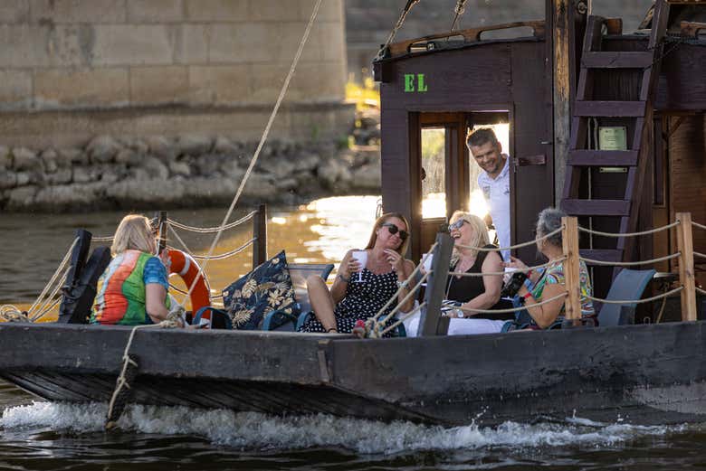 Paseo en barco por el Vístula al anochecer con bebida