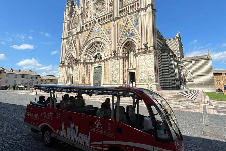 Autobús turístico de Orvieto