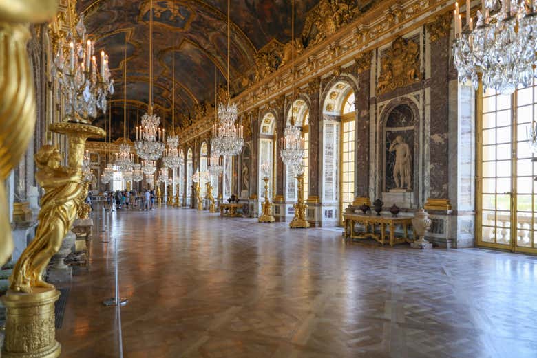 Visita guiada por la Torre Eiffel + Excursión a Versalles en tren y en grupo reducido