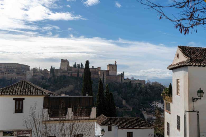 Entradas a la Alhambra con audioguía + Tour panorámico por Granada