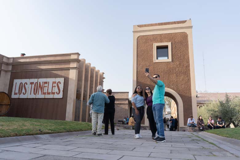 Visita a la Bodega Los Toneles + Cena en el restaurante Abrasado