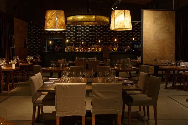 Visita a la Bodega Los Toneles + Cena en el restaurante Abrasado