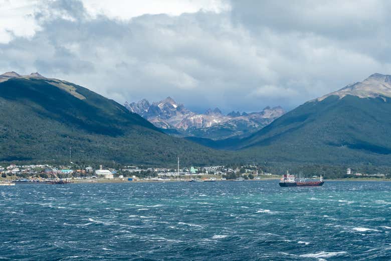 Cruce de Ushuaia a Puerto Williams por el Canal Beagle