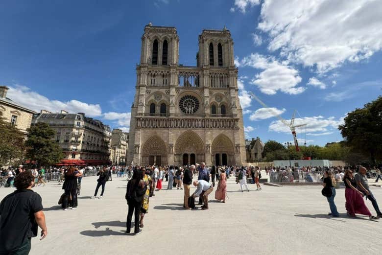 Visita guiada por la catedral de Notre Dame en grupo reducido de hasta 12 personas