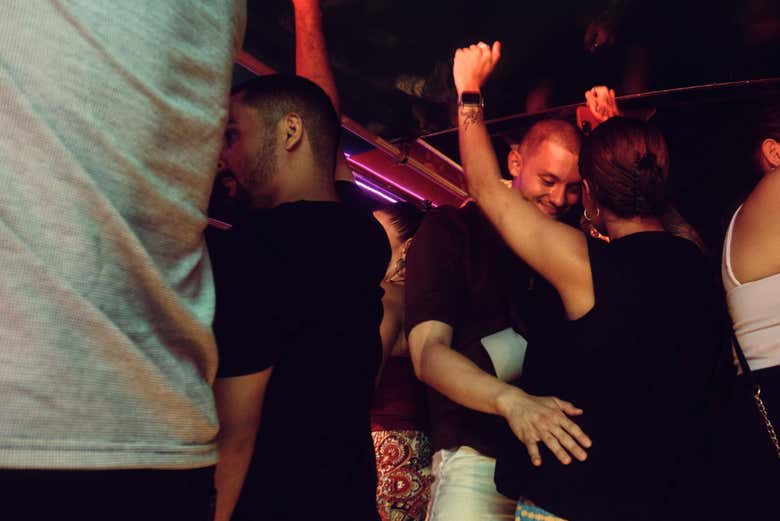 Autobús de fiesta por Cartagena + Entrada a una discoteca
