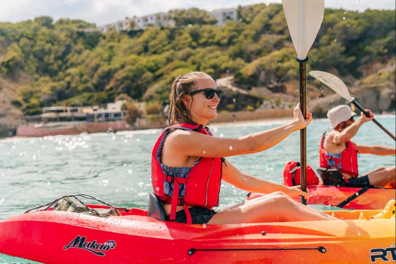 Kayak y snorkel en la playa de Es Figueral