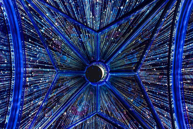 Espectáculo de luz y sonido en la iglesia Votiva