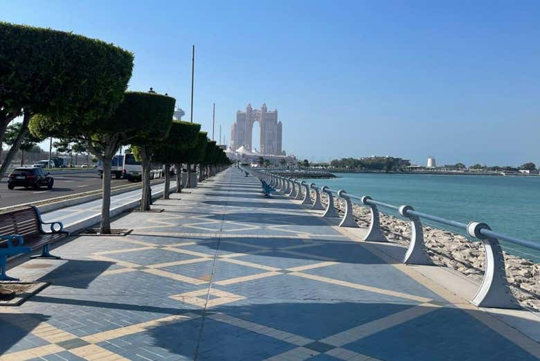 Tour en bicicleta eléctrica por Abu Dhabi