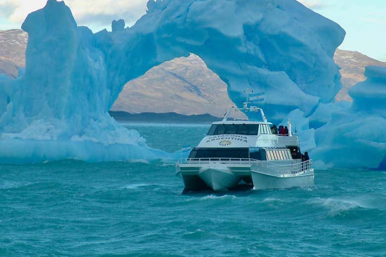 Crucero por el lago Viedma