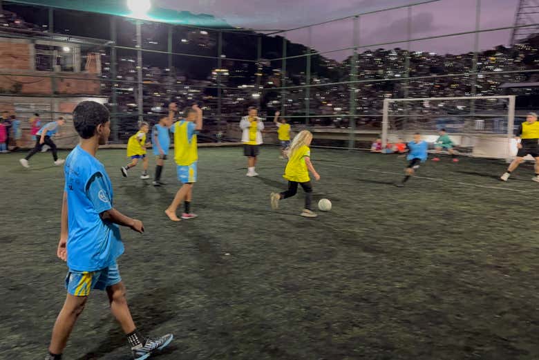 Tour por la favela de Rocinha con partido de fútbol