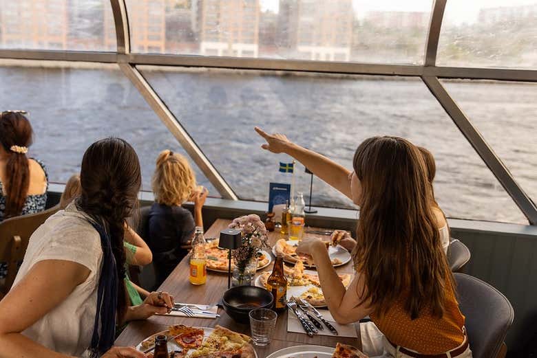 Crucero con pizza en Estocolmo