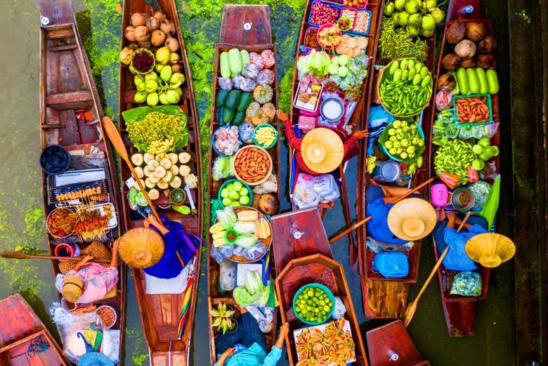Excursión con audioguía al mercado flotante de Bangkok y al mercado sobre la vía