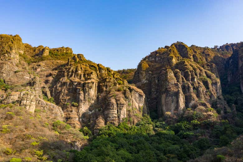 Visita guiada por la zona arqueológica del Tepozteco