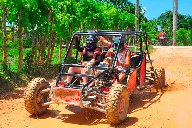 Tour en buggy por el río Chavón y Bayahíbe