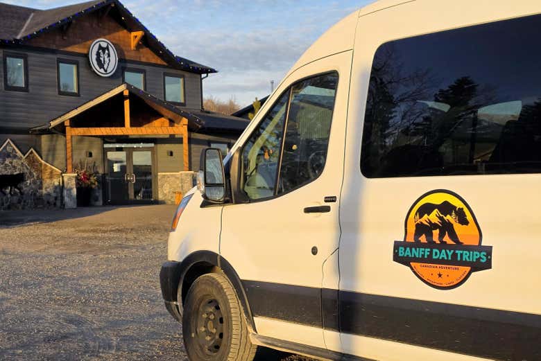 Excursión al santuario de perros lobo de Yamnuska