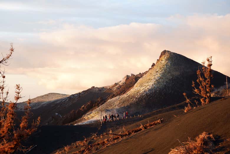Senderismo al atardecer por el volcán de Tajogaite + Mirador Llanos del Jable