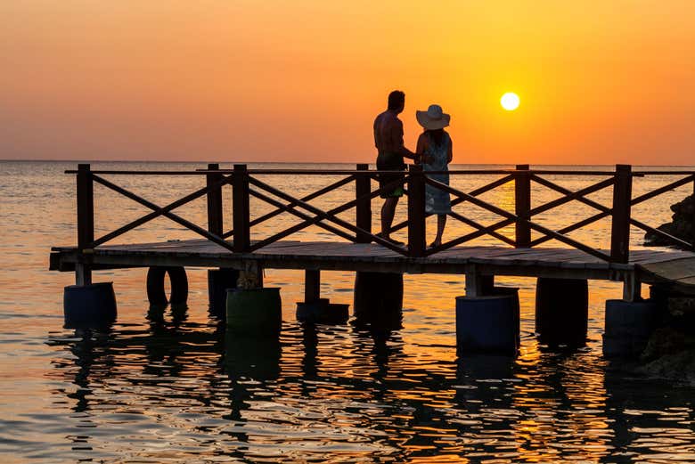 Paseo en barco al atardecer por la bahía de Barú