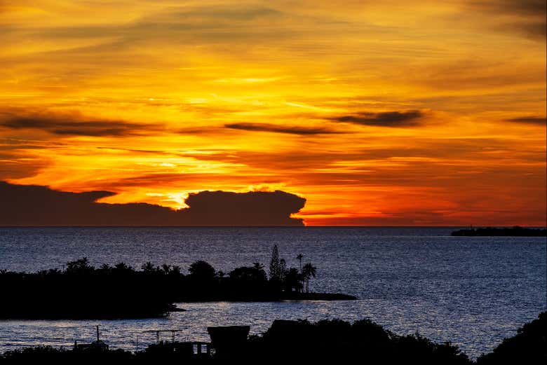 Paseo en barco al atardecer por la bahía de Barú