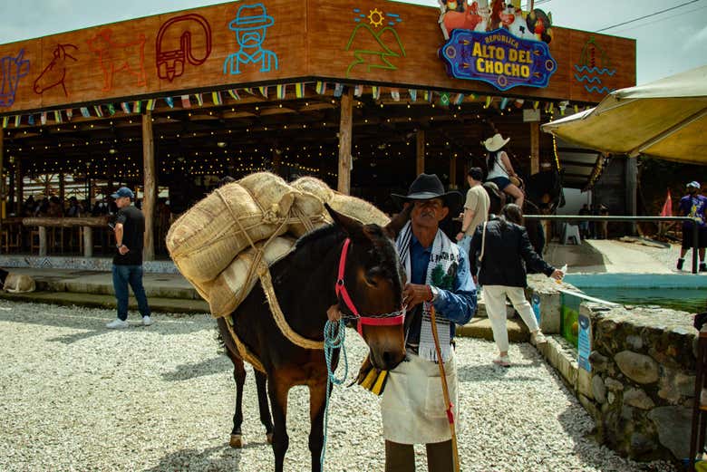 Tour en tuk tuk por Guatapé + Granja Alto del Chocho