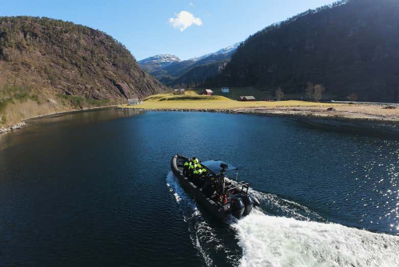 Aventura en lancha por el canal de Mostraumen y el Osterfjord