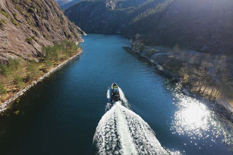 Aventura en lancha por el canal de Mostraumen y el Osterfjord