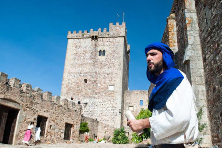 Visita guiada por el Castillo de Luna y la Villa Adentro