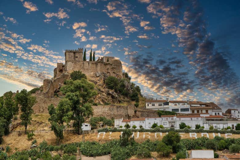 Visita guiada por el Castillo de Luna y la Villa Adentro
