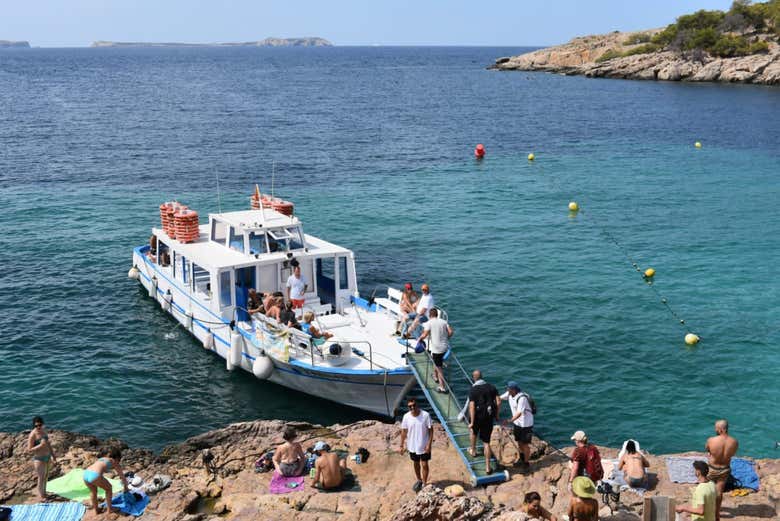 Barco a Cala Salada y Cala Saladeta