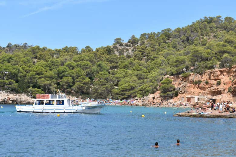 Barco a Cala Salada y Cala Saladeta