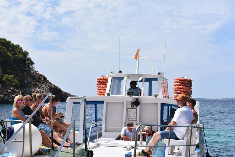 Barco a Cala Salada y Cala Saladeta