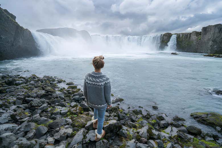Excursión a la cascada Godafoss y Laufás para cruceros