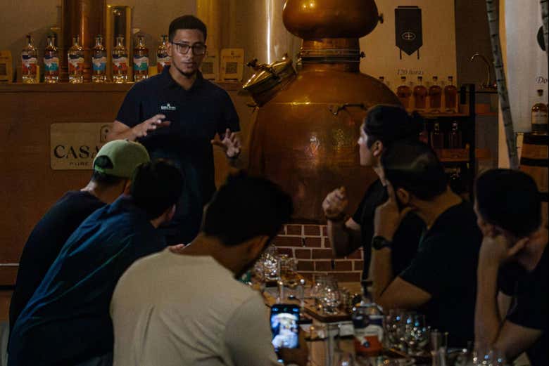 Taller de ron panameño en Casa Barú
