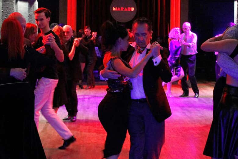 Tango en una milonga de Buenos Aires