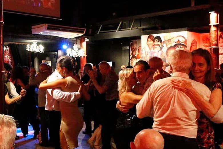 Tango en una milonga de Buenos Aires