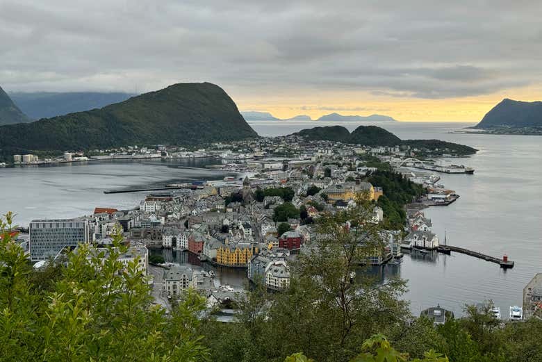 Tour por Ålesund y el Monte Aksla