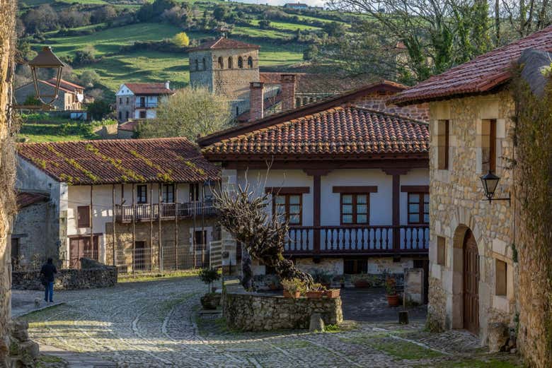 Excursión al Capricho de Gaudí, Santillana del Mar y Santander