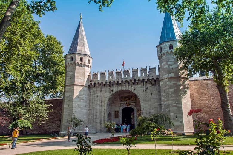 Visita guiada por el Palacio de Topkapi con acceso al harén + Iglesia de Santa Irene