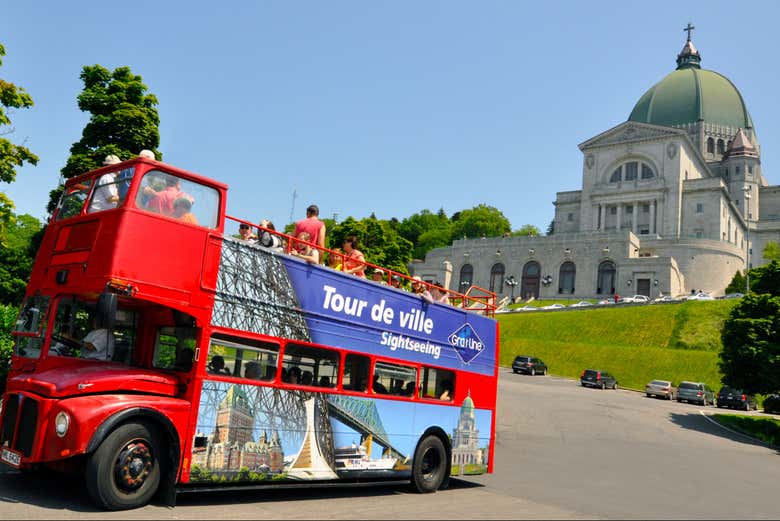 Autobús y barco turístico de Montreal