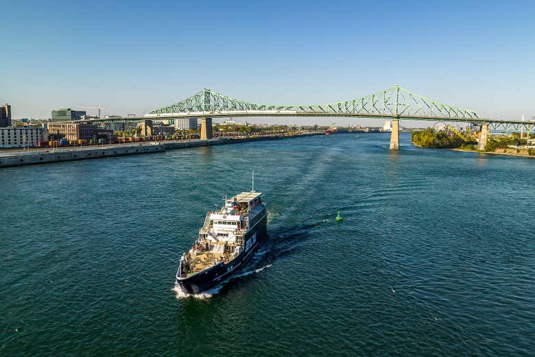 Autobús y barco turístico de Montreal