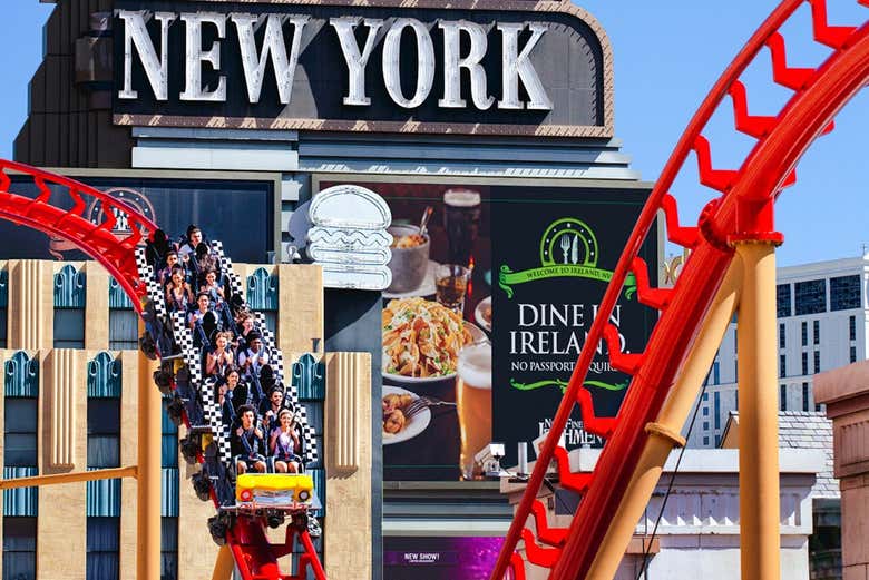 Entrada a Big Apple Coaster, la montaña rusa del hotel New York-New York
