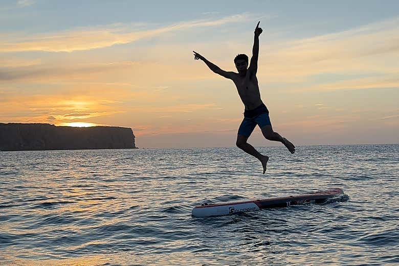 Paddle surf al atardecer en Cala Biniancolla